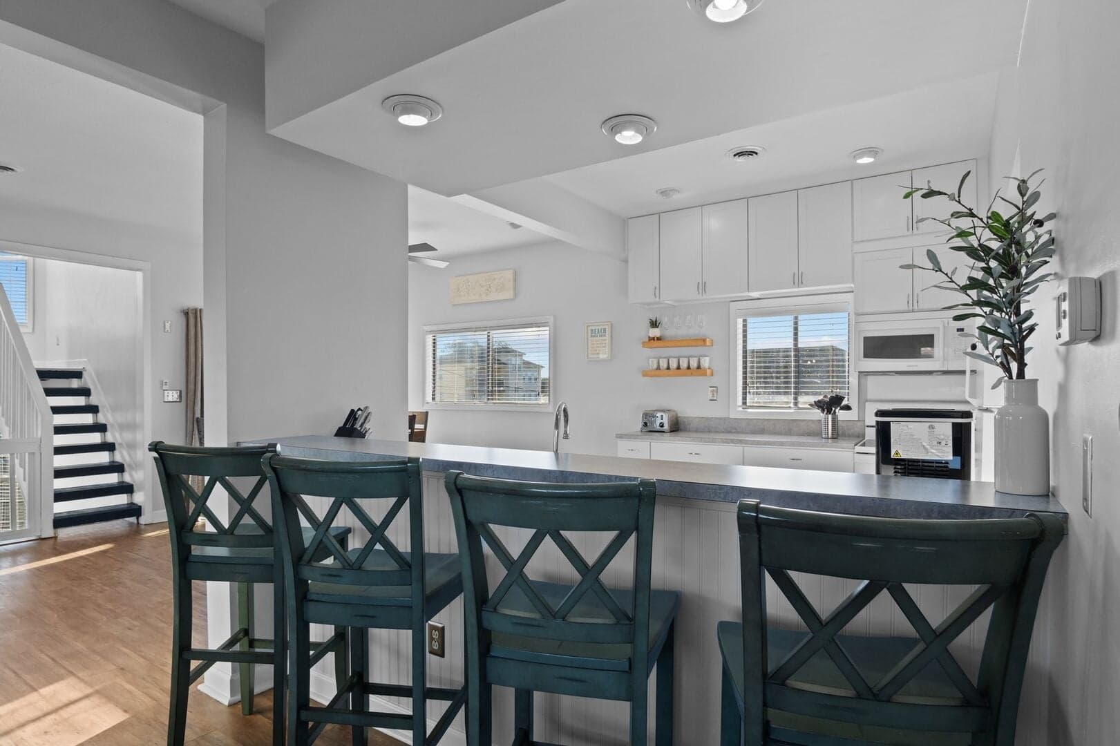 Kitchen breakfast bar with seating for four