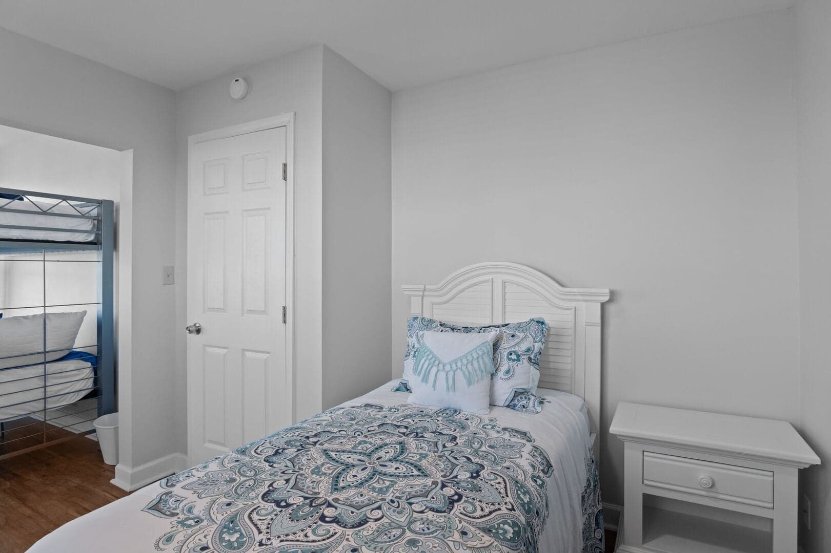 Twin Room bedroom